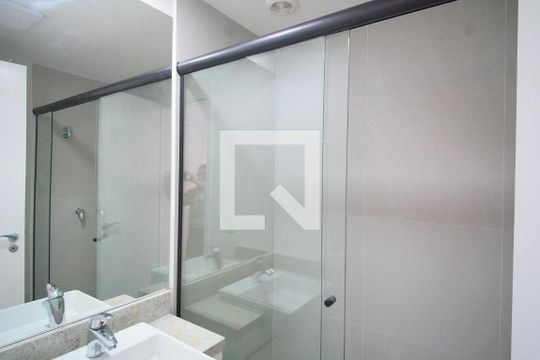 Banheiro de kitnet/studio para alugar com 1 quarto, 25m² em Boa Vista, Porto Alegre