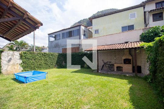 Quintal de casa de condomínio à venda com 4 quartos, 250m² em Vargem Pequena, Rio de Janeiro