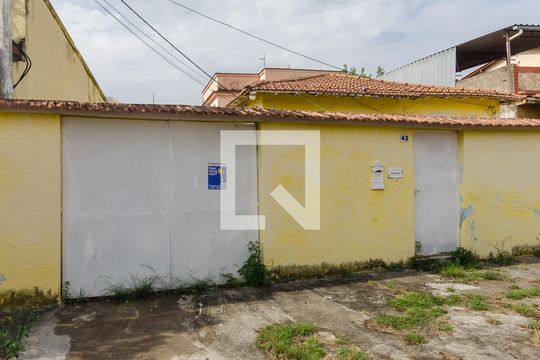 Fachada de casa à venda com 3 quartos, 245m² em Vila Kosmos, Rio de Janeiro