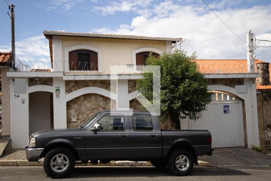 Fachada com Plaquinha de casa de condomínio à venda com 5 quartos, 250m² em Jardim Guapira, São Paulo