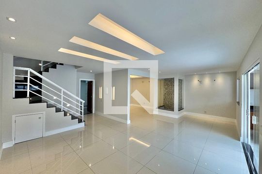 Casa à venda com 5 quartos, 300m² em Vargem Pequena, Rio de Janeiro
