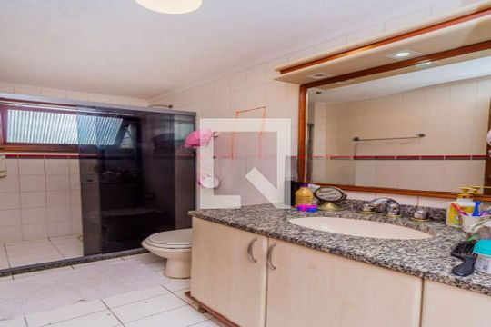 Banheiro de apartamento à venda com 3 quartos, 289m² em Petrópolis, Porto Alegre