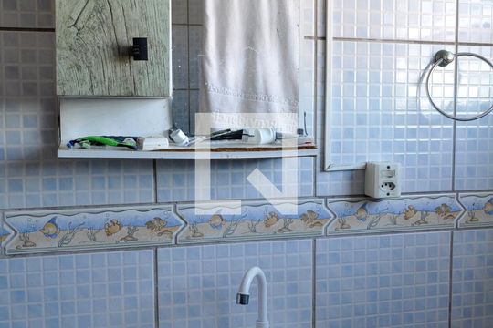 Banheiro de casa à venda com 2 quartos, 174m² em Vila Nova, Porto Alegre