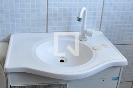 Banheiro de casa à venda com 2 quartos, 174m² em Vila Nova, Porto Alegre