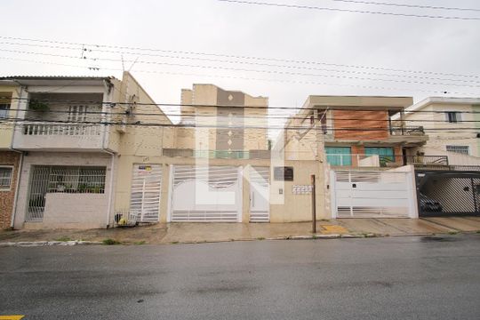 Fachada de casa de condomínio à venda com 2 quartos, 70m² em Vila Esperança, São Paulo