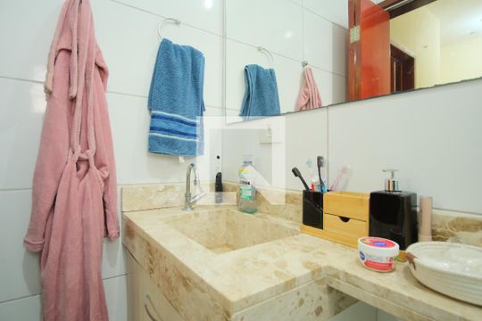 Banheiro de casa de condomínio à venda com 2 quartos, 70m² em Vila Esperança, São Paulo