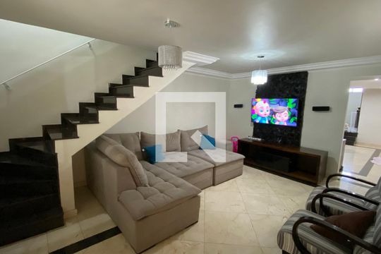 Casa à venda com 3 quartos, 230m² em Vila Camilópolis, Santo André