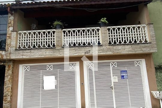 Fachada de casa à venda com 3 quartos, 230m² em Vila Camilópolis, Santo André