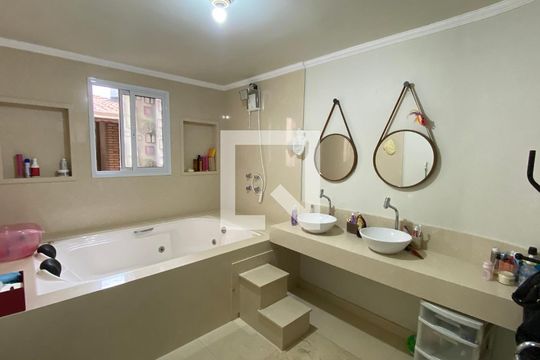 Banheiro da Suíte de casa à venda com 3 quartos, 230m² em Vila Camilópolis, Santo André