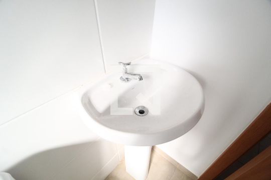 Banheiro Social de apartamento para alugar com 2 quartos, 55m² em Shopping Park, Uberlândia