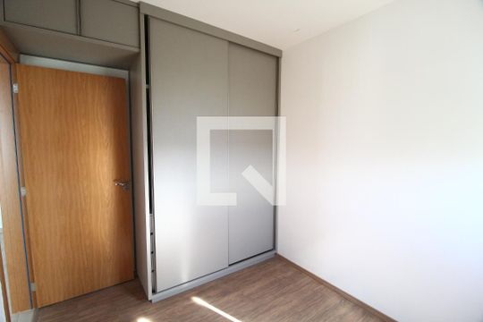 Quarto 1 de apartamento para alugar com 2 quartos, 55m² em Shopping Park, Uberlândia