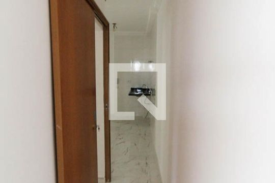 Corredor de apartamento à venda com 2 quartos, 35m² em Jardim Santa Teresinha, São Paulo