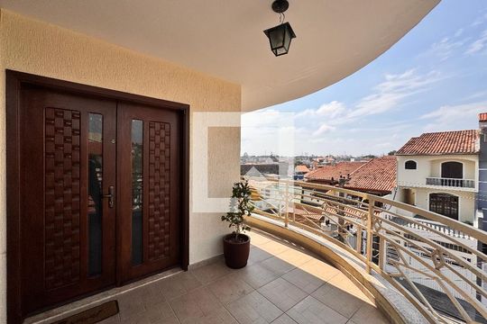 Varanda integrativa entre a sala, quarto e suite de apartamento à venda com 2 quartos, 202m² em Jardim Las Vegas, Santo André