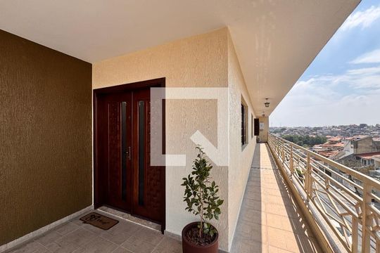 Varanda integrativa entre a sala, quarto e suíte de apartamento à venda com 2 quartos, 202m² em Jardim Las Vegas, Santo André
