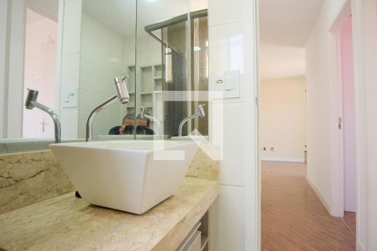 Banheiro de apartamento para alugar com 2 quartos, 50m² em Vila Carrão, São Paulo