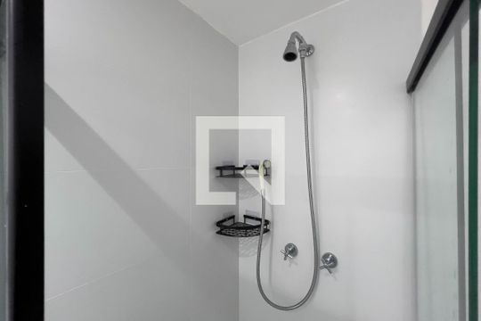 Banheiro de kitnet/studio para alugar com 1 quarto, 21m² em Ipiranga, São Paulo