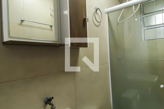 Banheiro de kitnet/studio para alugar com 1 quarto, 30m² em Mooca, São Paulo