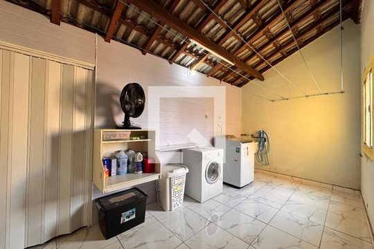 Área de Serviço de casa à venda com 4 quartos, 241m² em Jardim Las Vegas, Santo André