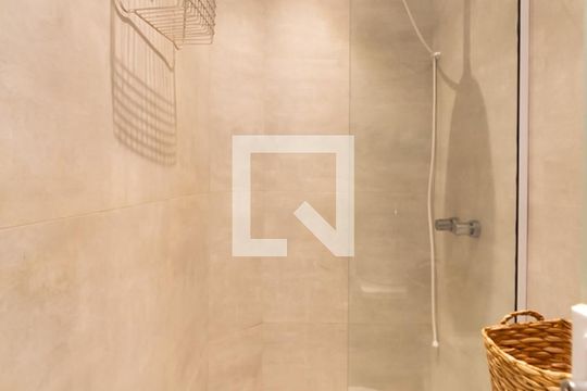 Banheiro de serviço de apartamento para alugar com 3 quartos, 220m² em Botafogo, Rio de Janeiro