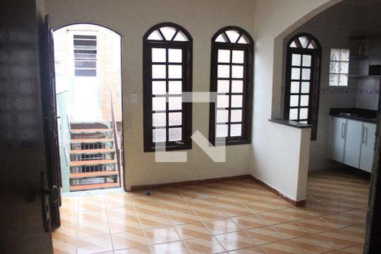 Casa para alugar com 2 quartos, 110m² em Jardim Rosa de Franca, Guarulhos