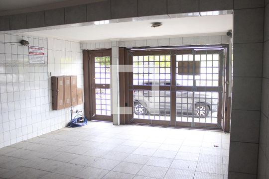 Garagem de casa para alugar com 2 quartos, 110m² em Jardim Rosa de Franca, Guarulhos