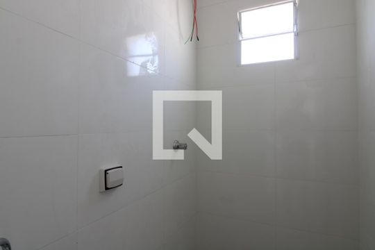Banheiro social de casa de condomínio para alugar com 1 quarto, 65m² em Jardim Popular, São Paulo