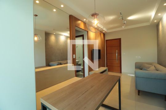 Sala de apartamento para alugar com 2 quartos, 64m² em Santa Mônica, Uberlândia