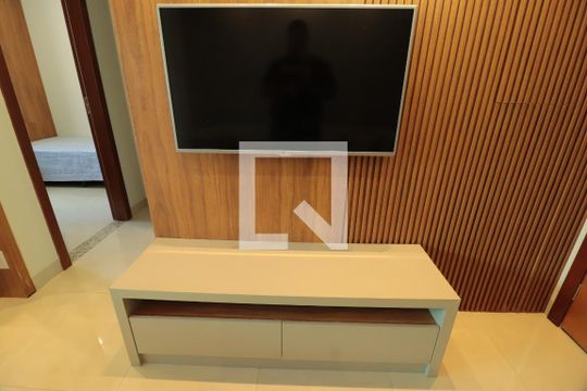 Sala de apartamento para alugar com 2 quartos, 64m² em Santa Mônica, Uberlândia