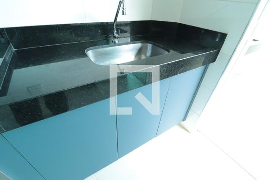 Cozinha de apartamento para alugar com 2 quartos, 64m² em Santa Mônica, Uberlândia