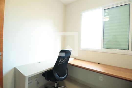 Quarto 1 de apartamento para alugar com 2 quartos, 64m² em Santa Mônica, Uberlândia