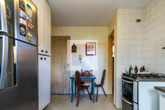 Cozinha de apartamento para alugar com 2 quartos, 84m² em Jardim das Acacias, São Paulo