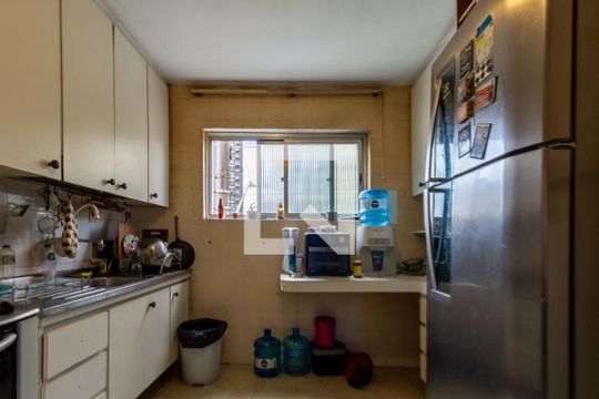 Cozinha de apartamento para alugar com 2 quartos, 84m² em Jardim das Acacias, São Paulo