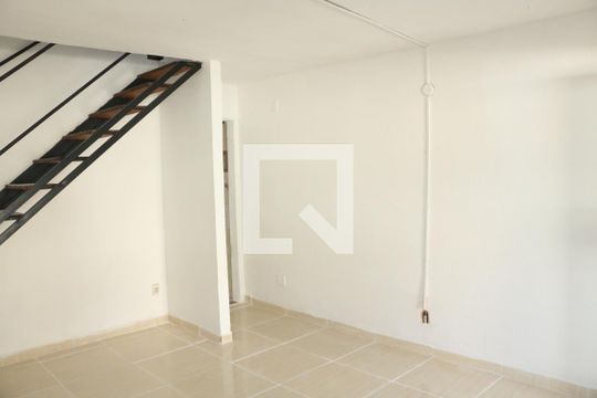Sala de casa para alugar com 2 quartos, 80m² em Luz, Nova Iguaçu
