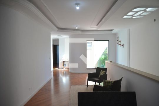 Sala de casa para alugar com 3 quartos, 600m² em Parque Oratório, Santo André