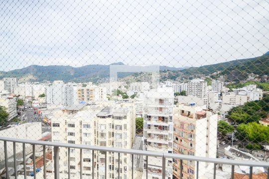 Vista do Quarto 1 de apartamento para alugar com 3 quartos, 106m² em Grajaú, Rio de Janeiro