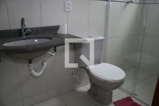 Banheiro da Suíte de apartamento para alugar com 1 quarto, 54m² em Aviação, Praia Grande