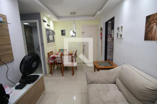 Sala de apartamento à venda com 2 quartos, 48m² em Irajá, Rio de Janeiro
