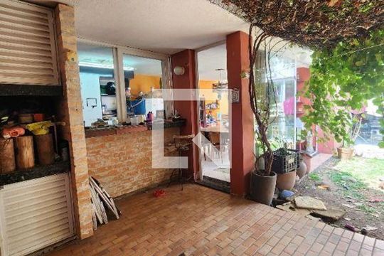 Casa à venda com 4 quartos, 160m² em Jardim Marajoara, São Paulo