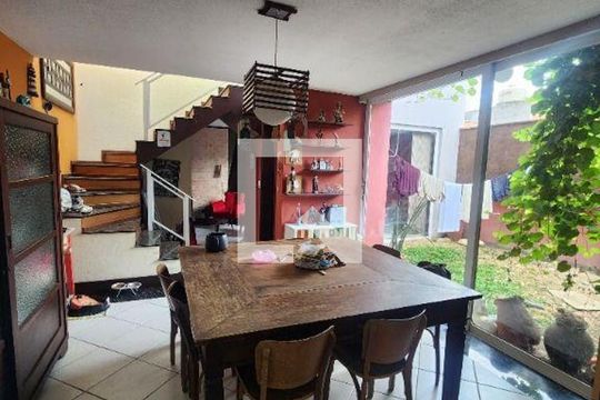 Casa à venda com 4 quartos, 160m² em Jardim Marajoara, São Paulo