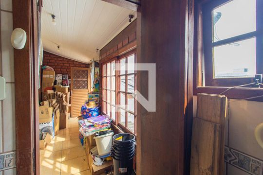 Banheiro de serviço de casa à venda com 2 quartos, 200m² em Mato Grande, Canoas