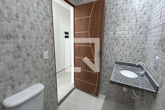 Banheiro de apartamento para alugar com 2 quartos, 50m² em Madureira, Rio de Janeiro