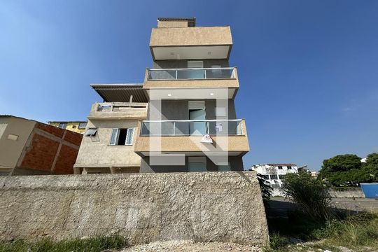 Fachada + plaquinha de apartamento para alugar com 2 quartos, 50m² em Madureira, Rio de Janeiro