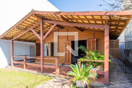 Fachada de casa à venda com 3 quartos, 150m² em Nonoai, Porto Alegre
