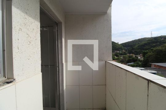 Área de serviço de apartamento para alugar com 2 quartos, 155m² em Tanque, Rio de Janeiro