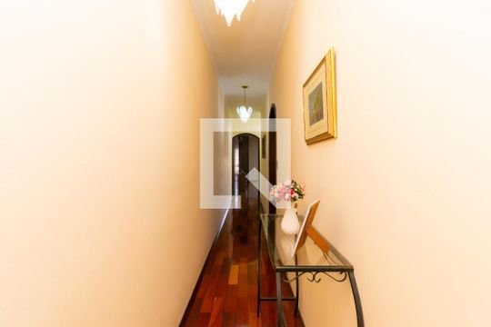 Corredor de casa à venda com 3 quartos, 177m² em Jardim Angela (zona Leste), São Paulo