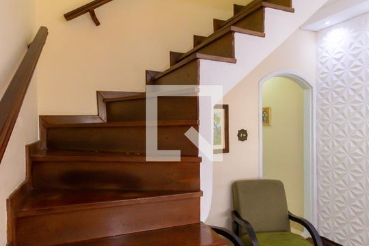 Escada de casa à venda com 3 quartos, 177m² em Jardim Angela (zona Leste), São Paulo
