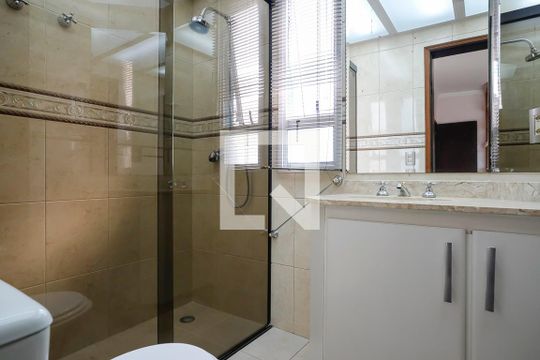 Banheiro da suíte de apartamento à venda com 3 quartos, 87m² em Vila Caminho do Mar, São Bernardo do Campo