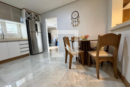 Cozinha de casa à venda com 2 quartos, 118m² em Santos Dumont, São Leopoldo