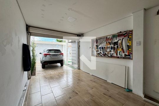 Garagem de casa à venda com 2 quartos, 118m² em Santos Dumont, São Leopoldo