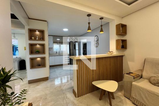 Sala de casa à venda com 2 quartos, 118m² em Santos Dumont, São Leopoldo